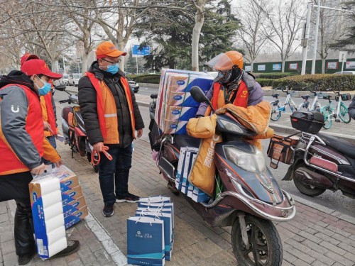 UU跑腿組建“物資保障隊”，為醫護人員家庭配送暖心包裹
